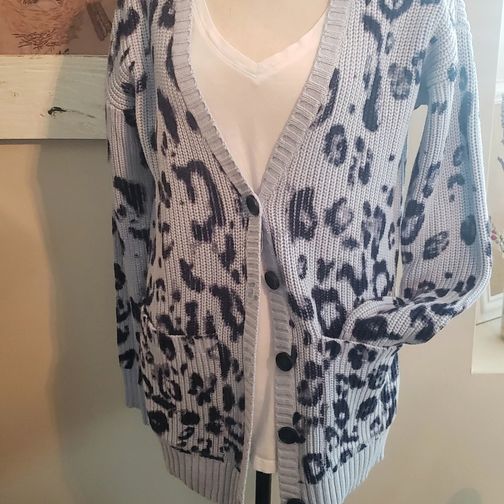 525 America blue leopard cardigan
